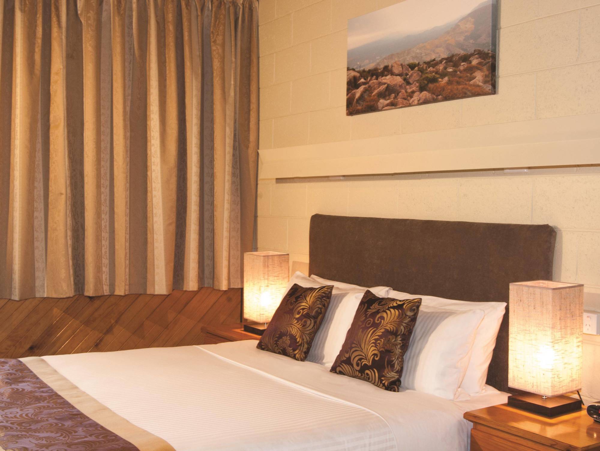 Gold Rush Inn Куинстаун Экстерьер фото